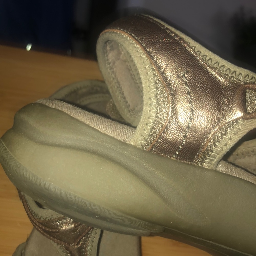 Clarks sandals - Picture 2 of 3